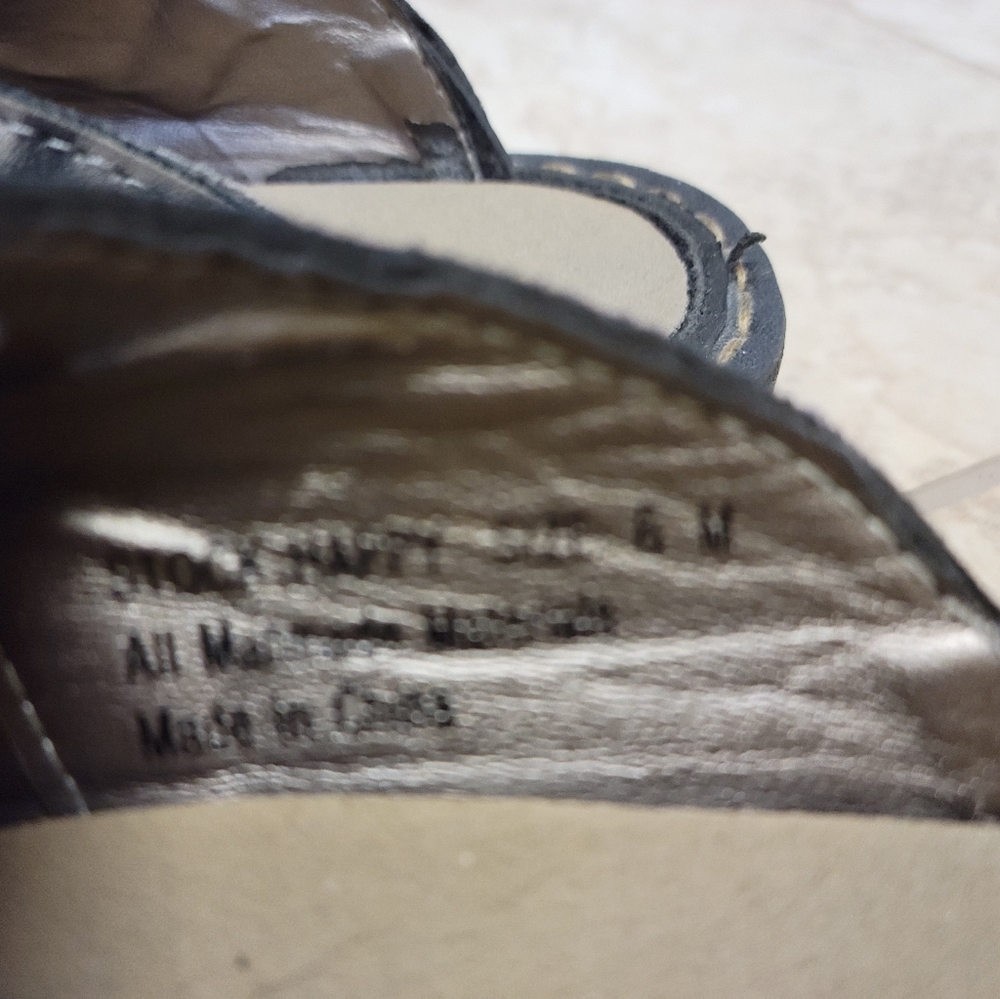 Shoes - Picture 4 of 4